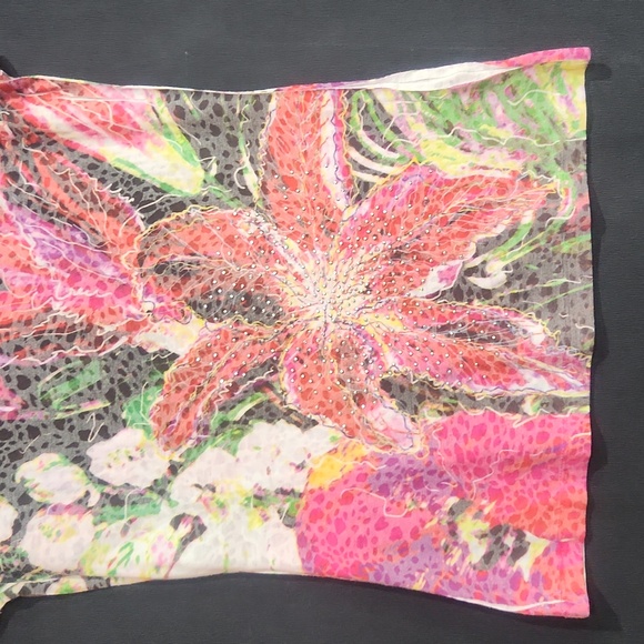 Floral V Neck Top by Sushi Flowers - Picture 6 of 8